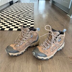 Women's Hiking Boots
